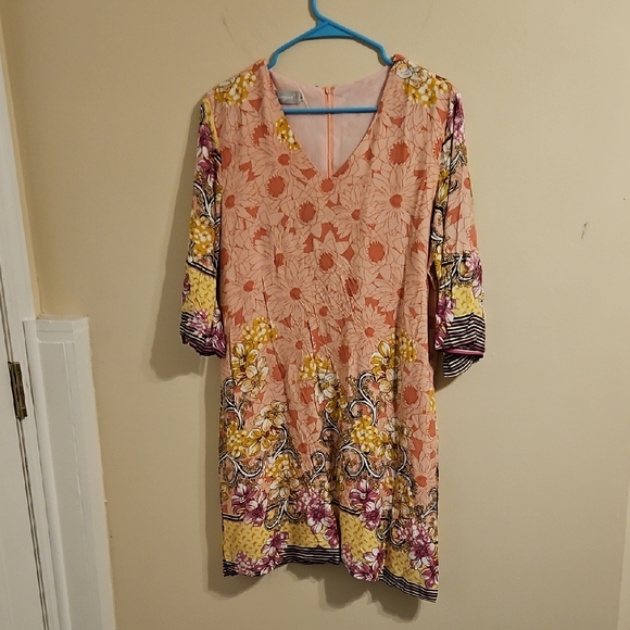 Belongsci Dresses & Skirts - Belongsci Pink Floral V neck Elbow Long Sleeve Dress. NWT.